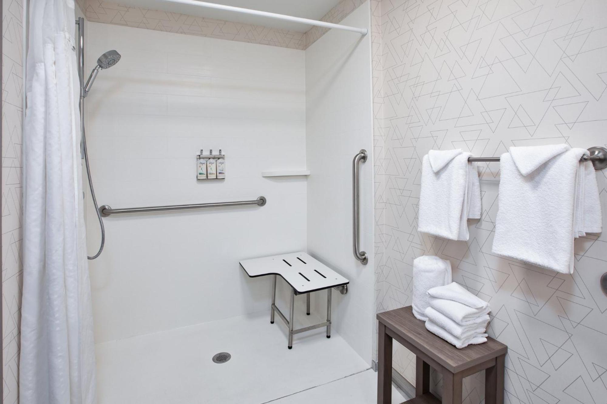 Hotel Express Ste Marie By Ihg Sault Ste. Marie